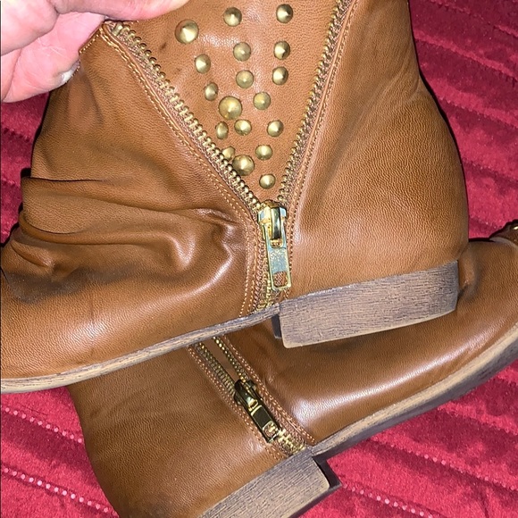 Cute brown ankle booties. - Picture 6 of 6
